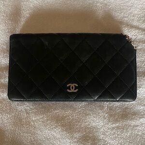 CHANEL Black Quilted Leather Zip-Around Wallet with CC Logo